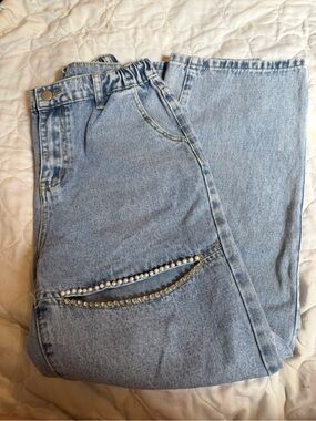 Adorable Light Wash Jeweled Detail Mom Jeans